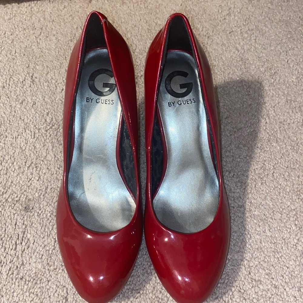 Red guess heels size 8